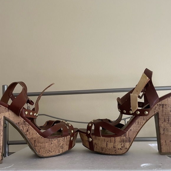 G by Guess Robina Platform brown leather heels - Picture 4 of 6